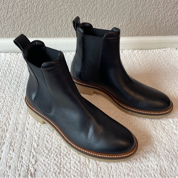 Everlane Italian leather Chelsea with gum sole. - Picture 4 of 7
